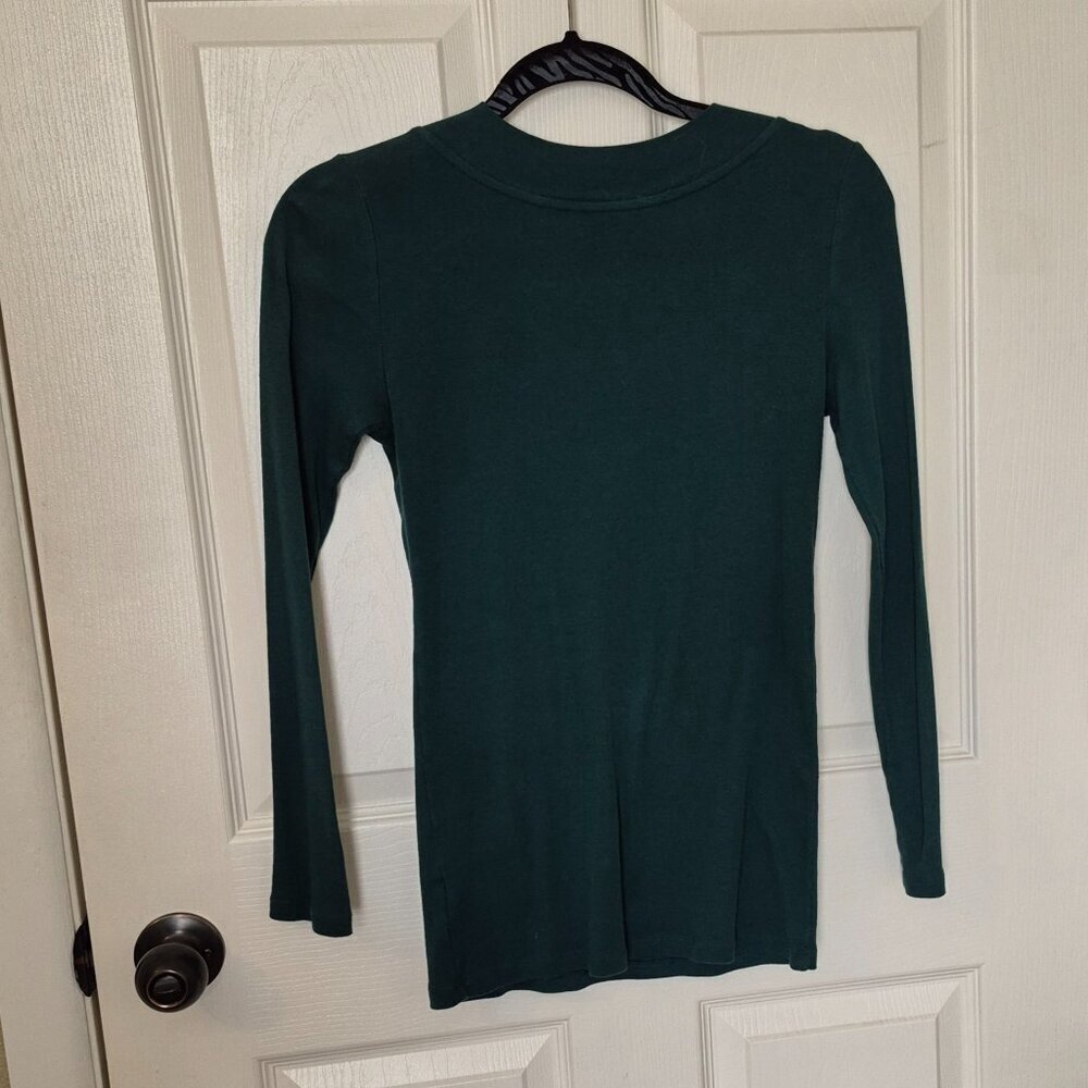 GAP Women's Tee - Picture 3 of 3